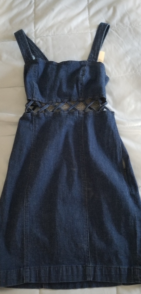 New Jean dress with peekaboo size M runs small